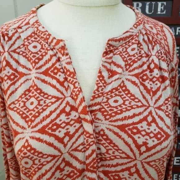 Lucky Brand | S reddish orange and white top tuxedo hem - Picture 6 of 10